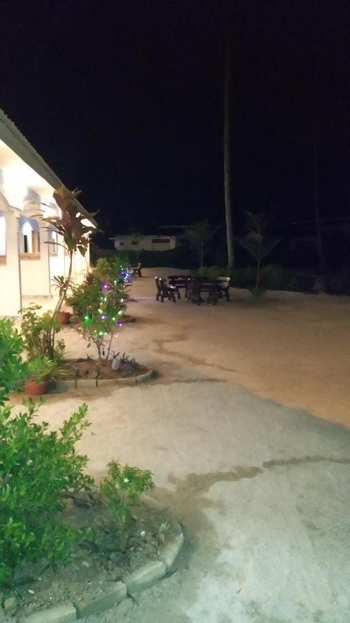 Mazza Nur Motel Pantai Cenang  Exterior photo